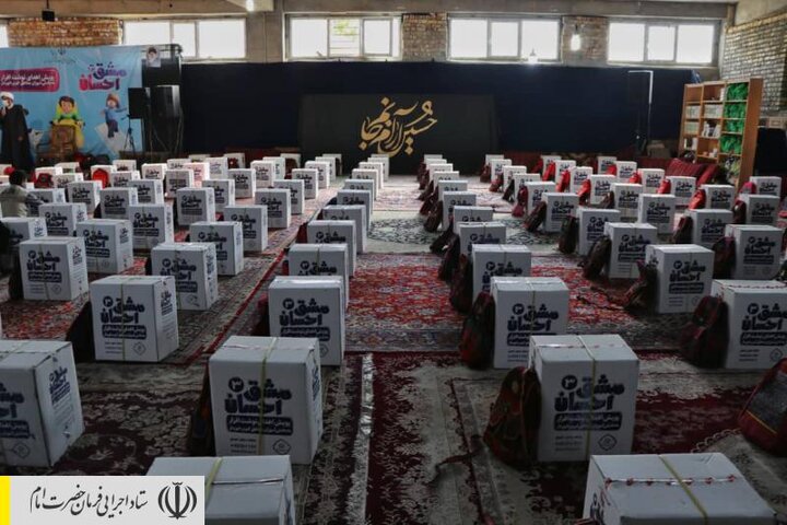 توزیع بسته‌های لوازم‌تحریر بین دانش‌آموزان مناطق محروم استان قزوین توسط ستاد اجرایی فرمان امام