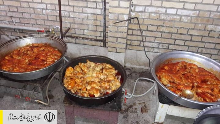 طبخ و توزیع غذای گرم در مناطق محروم استان آذربایجان شرقی توسط ستاد اجرایی فرمان امام