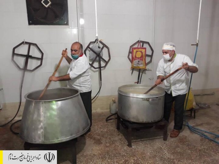 طبخ و توزیع غذای گرم در مناطق محروم استان گلستان توسط ستاد اجرایی فرمان امام