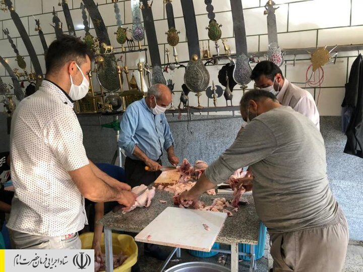 طبخ و توزیع غذای گرم در مناطق محروم استان همدان توسط ستاد اجرایی فرمان امام