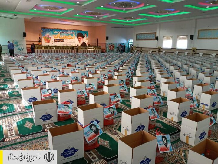 اجرای رزمایش احسان و همدلی در سمنان توسط ستاد اجرایی فرمان امام/ توزیع بسته های معیشتی و بهداشتی بین آسیب دیدگان کرونا