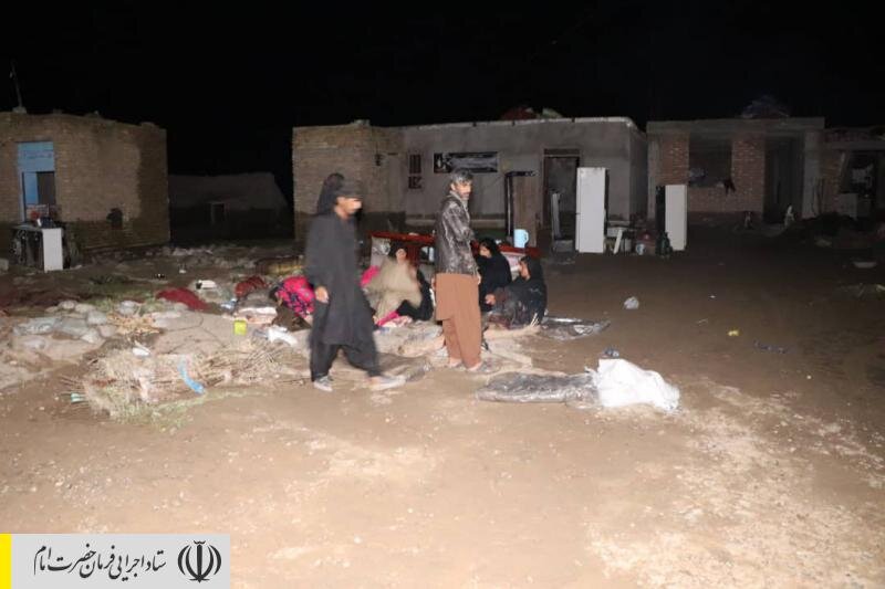 توزیع پتو در مناطق سیل زده کرمان توسط نیروهای جهادی ستاد اجرایی فرمان امام