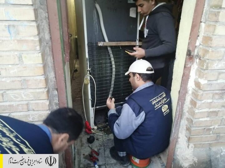 تعمیر لوازم خانگی آسیب دیده مردم سیل زده خوزستان توسط نیروهای جهادی همکار ستاد اجرایی فرمان امام