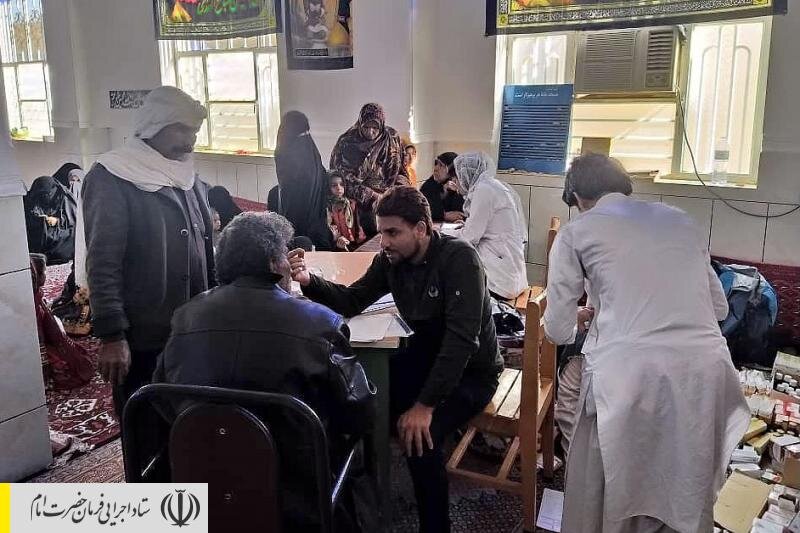 ویزیت رایگان بیماران و توزیع مواد غذایی توسط ستاد اجرایی فرمان امام در روستاهای سیل‌زده سیستان و بلوچستان