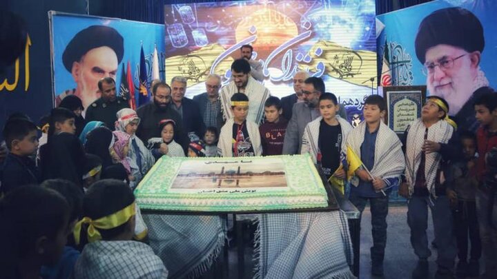 لشکر فاطمیون همیشه در خط مقدم جبهه مقاومت بوده و هست/به پدران‌مان افتخار کنیم