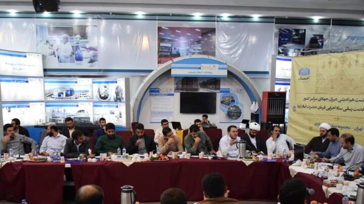 ستاد اجرایی فرمان امام را به کانون شبکۀ جهادی تبدیل میکنیم