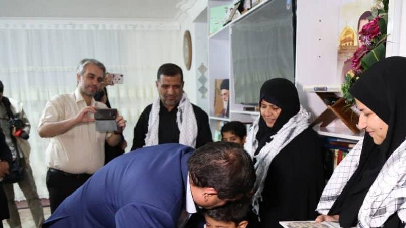 دیدار رییس ستاد اجرایی فرمان امام با خانواده اولین شهید مدافع حرم خراسان جنوبی