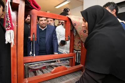 بازدید رئیس ستاد اجرایی فرمان حضرت امام (ره) از نمایشگاه طرح های اشتغالزایی در گلوگاه