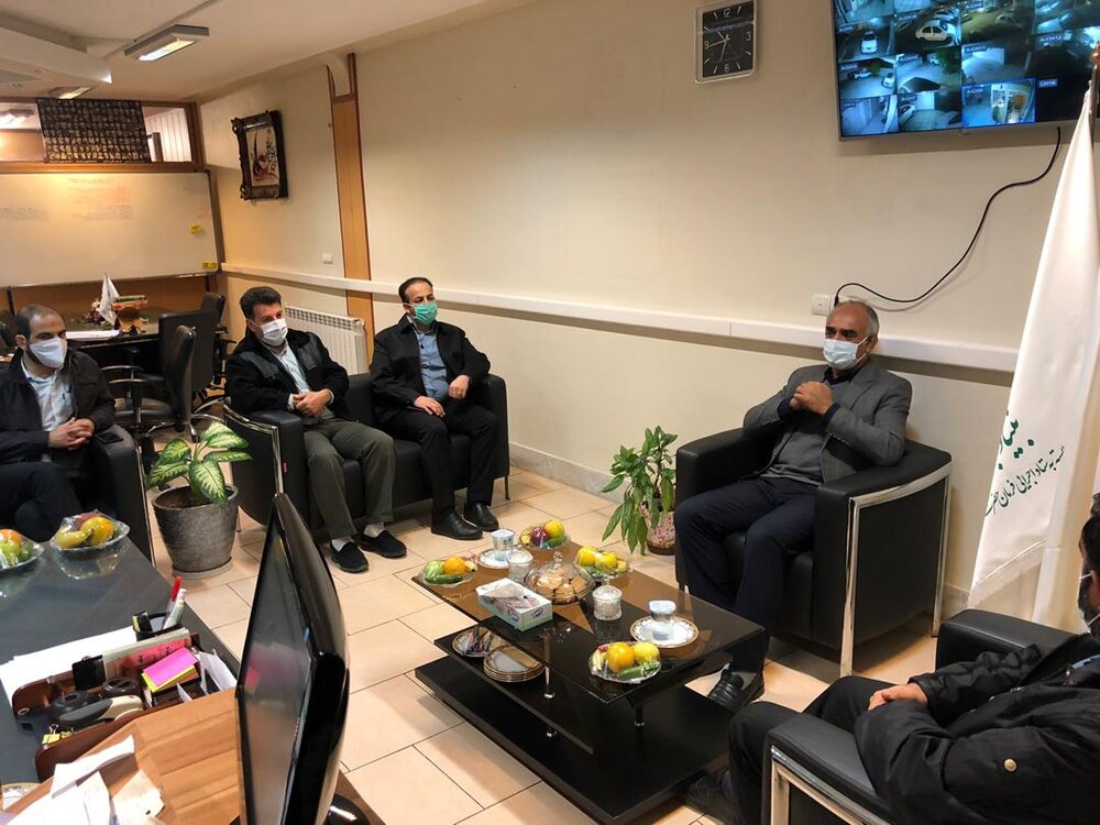جلسه مدیر قرارگاه امدادی بنیاد احسان با مدیر کل مدیریت بحران استان فارس و گروه های جهادی در شیراز