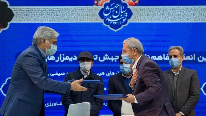 گزارش خبر ۱۴ از امضای چند تفاهمنامه بزرگ بین ستاد اجرایی فرمان امام و وزارت جهادکشاورزی با هدف خودکفایی کشور در تولید بذر و تأمین امنیت غذایی کشور