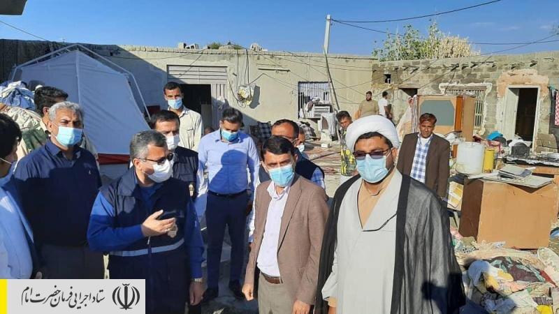 توزیع بسته‌های معیشتی و بهداشتی در منطقه سیل‌زده سیریک هرمزگان توسط ستاد اجرایی فرمان امام