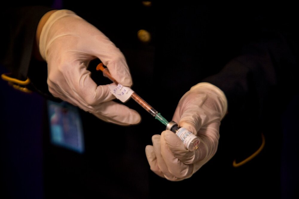 گام جدید تست انسانی "واکسن ایرانی کرونا" با تزریق مرحله دوم واکسن به فرزند رئیس ستاد اجرایی فرمان امام و دو داوطلب دیگر

