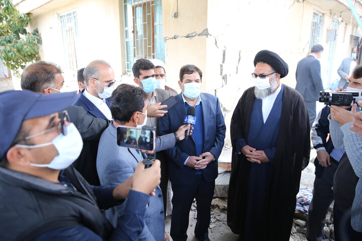 بازدید دکتر مخبر از مناطق زلزله زده شهر سی سخت