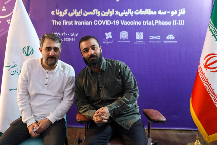 هلالی و پویانفر (مداح) در تزریق واکسن کوو ایران برکت ، فاز سه مطالعات بالینی 
