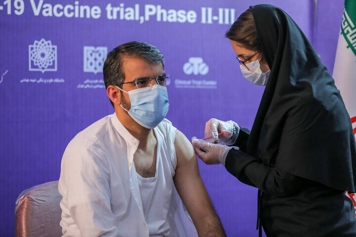 جعفر سمیعی (مدیرعامل پرسپولیس) در تزریق واکسن کوو ایران برکت ، فاز سه مطالعات بالینی 