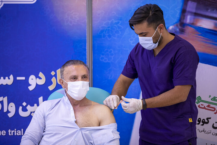 حمید درخشان (فوتبالیست) در تزریق واکسن کوو ایران برکت ، فاز 3 مطالعات بالینی