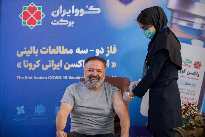 علی صالحی (بازیگر) در تزریق واکسن کوو ایران برکت ، فاز 3 مطالعات بالینی
