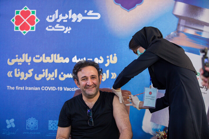 هدایت هاشمی (بازیگر) در تزریق واکسن کوو ایران برکت ، فاز 3 مطالعات بالینی