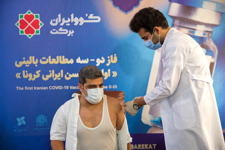 خمارلو (فوتبالیست) در تزریق واکسن کوو ایران برکت ، فاز سه مطالعات بالینی 