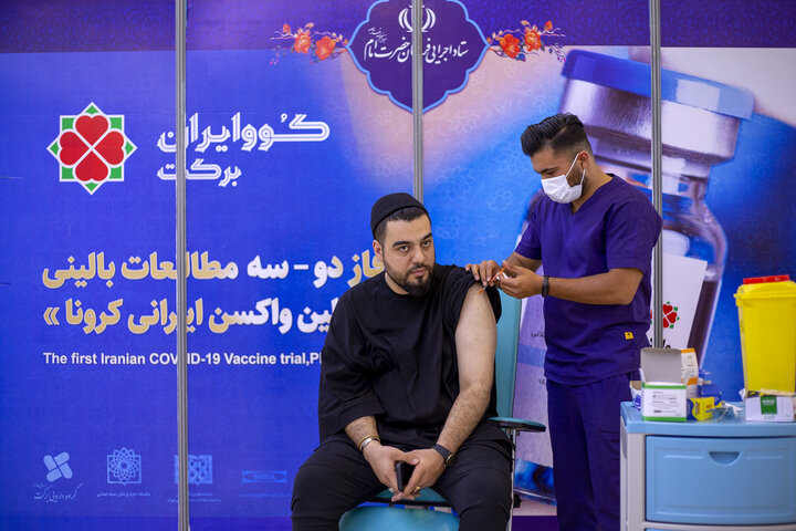 امیر اپی کور (خواننده) در تزریق واکسن کوو ایران برکت ، فاز 3 مطالعات بالینی