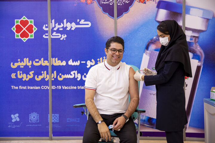 حجت اشرف‌زاده (خواننده) در تزریق واکسن کوو ایران برکت ، فاز 3 مطالعات بالینی
