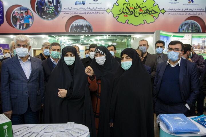 بازدید اعضای کمیسیون بهداشت مجلس شورای اسلامی از نمایشگاه دائمی دستاورد های ستاد اجرایی