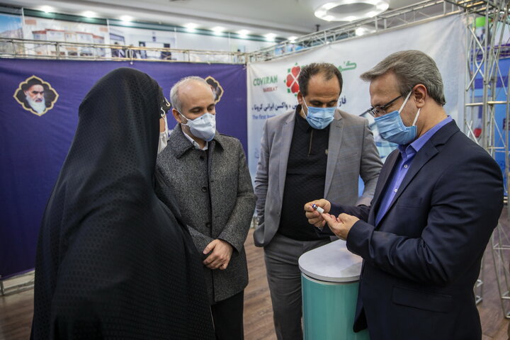بازدید اعضای کمیسیون بهداشت مجلس شورای اسلامی از نمایشگاه دائمی دستاورد های ستاد اجرایی