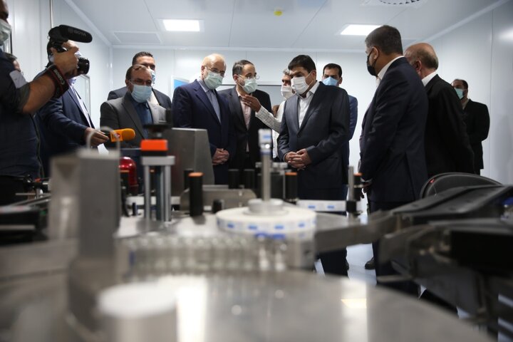 گزارش خبر ۱۴  از بازدید قالیباف رئیس مجلس از شهرک دارویی برکت و بزرگترین کارخانه تولید واکسن ایرانی