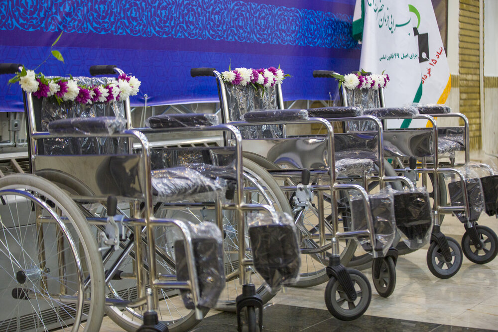 اهدای ۲۷ هزار ویلچر به معلولان در مناطق محروم توسط ستاد اجرایی فرمان امام