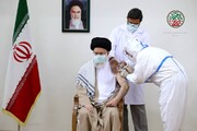 رهبرمعظم انقلاب پیش از ظهر امروز (جمعه) یکم مرداد ماه، نوبت دوم واکسن ایرانی کرونا (کوو ایران برکت) را دریافت کردند