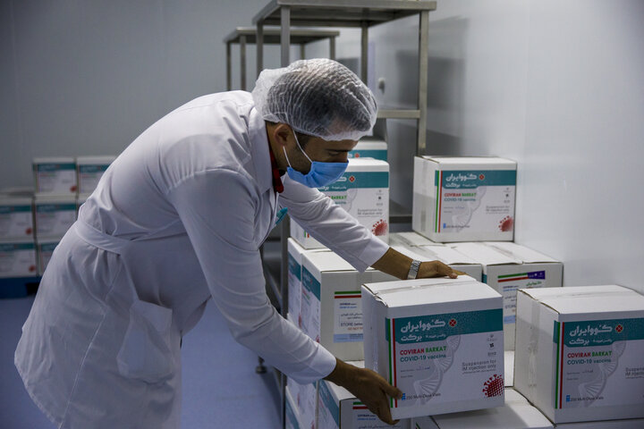 بازدید اصحاب رسانه از خط تولید واکسن کووایران برکت