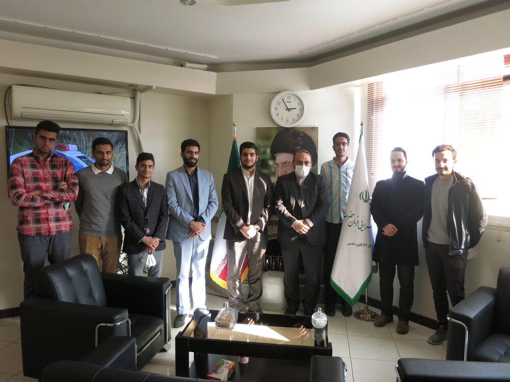 نشست جمعی از دانشجویان نخبه اصفهان با مدیر کل ستاد اجرایی فرمان امام(ره)