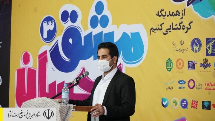 اهدای 250 بسته تحصیلی بین دانش‌آموزان نیازمند بیرجند و درمیان