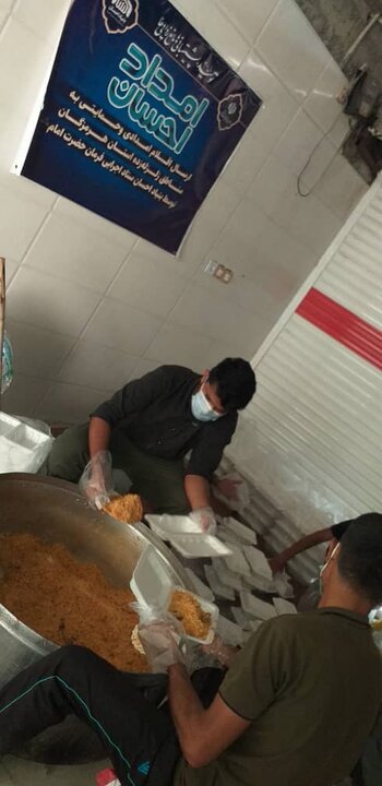 راه اندازی آشپزخانه بنیاداحسان توسطگروه جهادی همکار جهت پخت وتوزیع روزانه تعدادپانصد پرس غذای گرم درمناطق زلزله زده استان هرمزگان