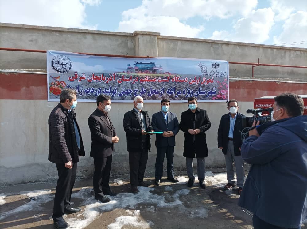 مراسم تحویل اولین دستگاه مکانیزه کشت در قالب طرح جهش تولید در دیمزار در شهرستان مراغه استان اذربایجان شرقی