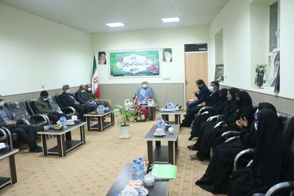 تصاویری از نشست گروههای جهادی همکار در شهرستان دشتی با ستاد اجرایی فرمان امام ره در استان بوشهر با امام جمعه محترم شهرستان دشتی استان بوشهر