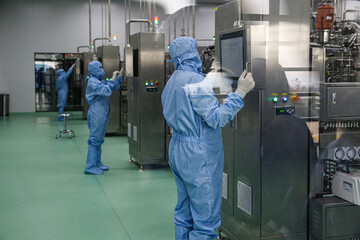 بهره‌برداری از فاز نهایی بزرگترین کارخانه تولید واکسن غرب آسیا / ایجاد ظرفیت تولید 30 میلیون دوز واکسن برکت در ماه