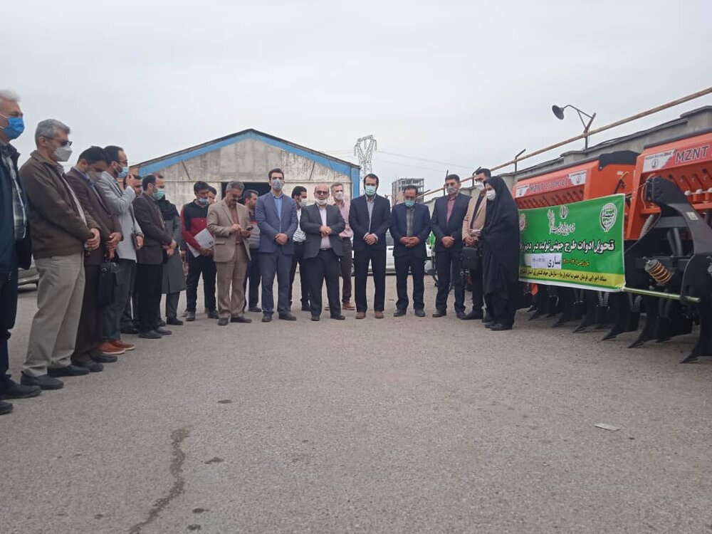 گزارش تصویری از مراسم تحویل 8 دستگاه ادوات کشاورزی در ساری