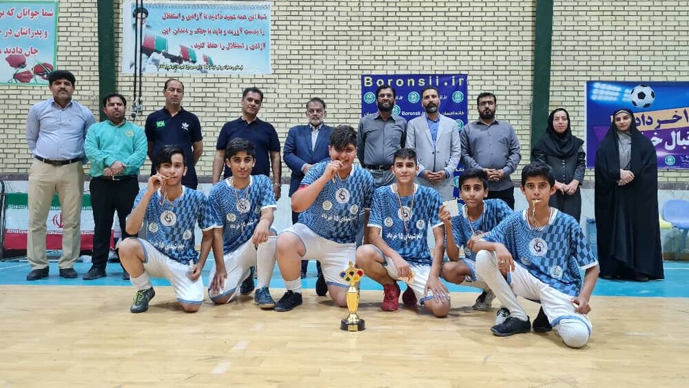 اهدای جوایز تیمهای قهرمان توسط جناب اقای تقی زاده