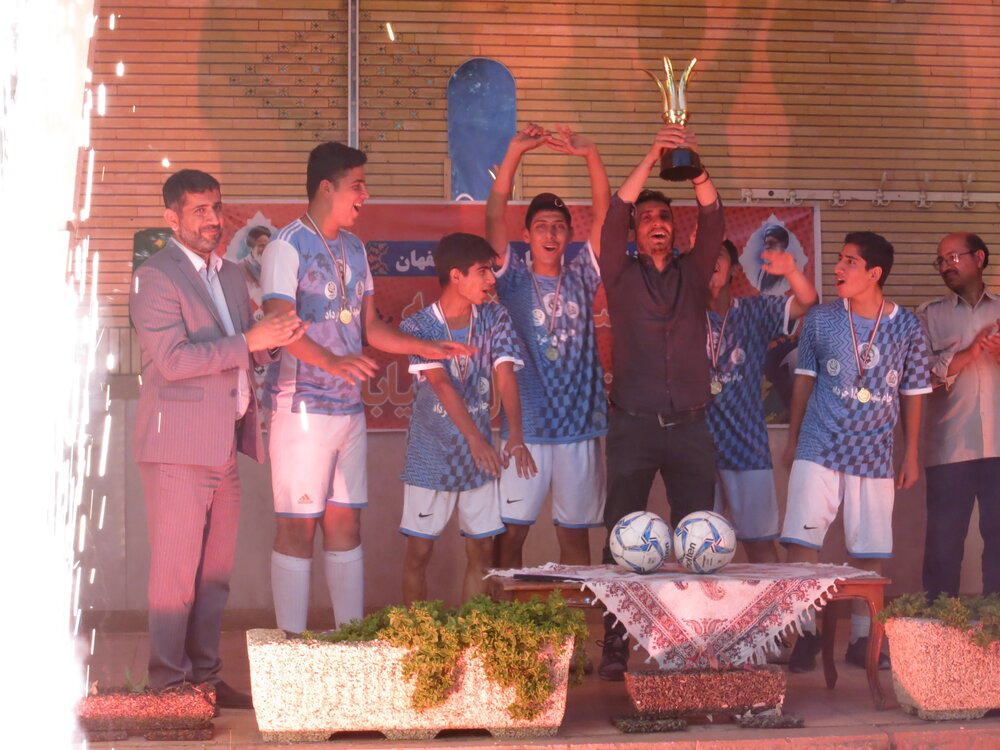 مراسم فینال فوتبال خیابانی جام شهدای ۱۵ خرداد در اصفهان برگزار شد
