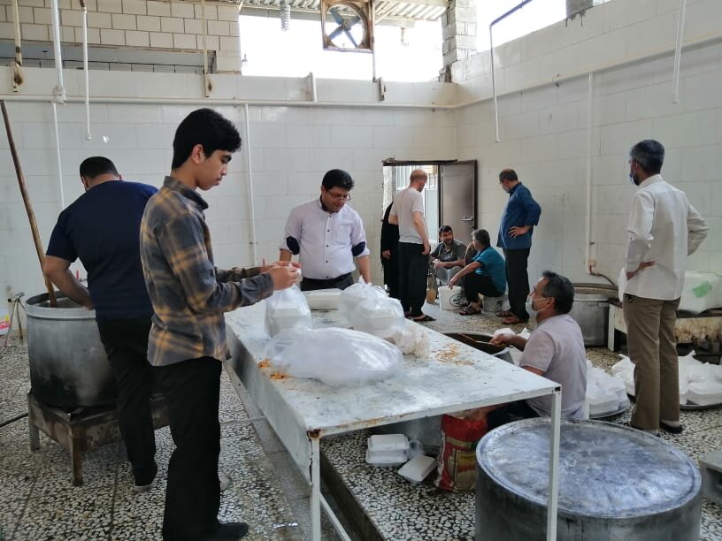 پخت و توزیع غذای گرم در قالب اطعام غدیر در مسجد النبی شهر چغادک به تعداد ۹۰۰ پرس توسط گروه جهادی شهید برونسی و خانه احسان چغادک