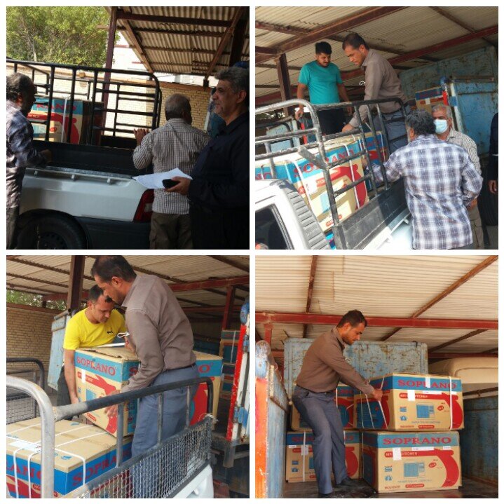 تحویل کولرهای گازی به نمایندگان گروههای جهادی شهرستانها برای اهداء به خانوارهای هدف 