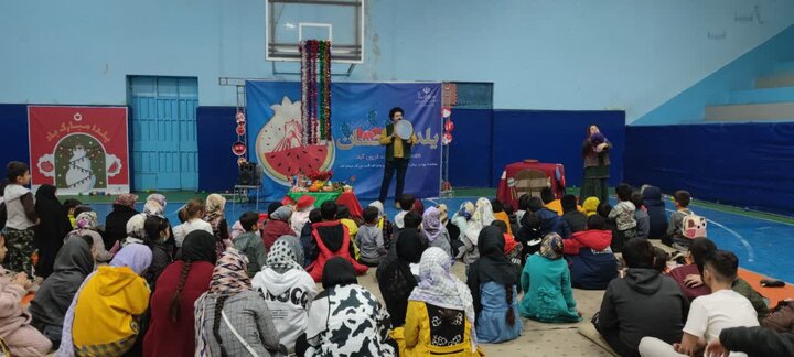 با حمایت قرارگاه تحول وتوانمندسازی محلات در 74 خانه احسان در سطح کشور مراسم شب یلدا ویژه ایتام و کودکان بدسرپرست برگزار گردید.