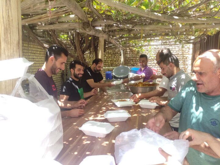پخت و توزیع 10هزار پرس غذای گرم در قالب پویش احسان غدیر در استان اصفهان