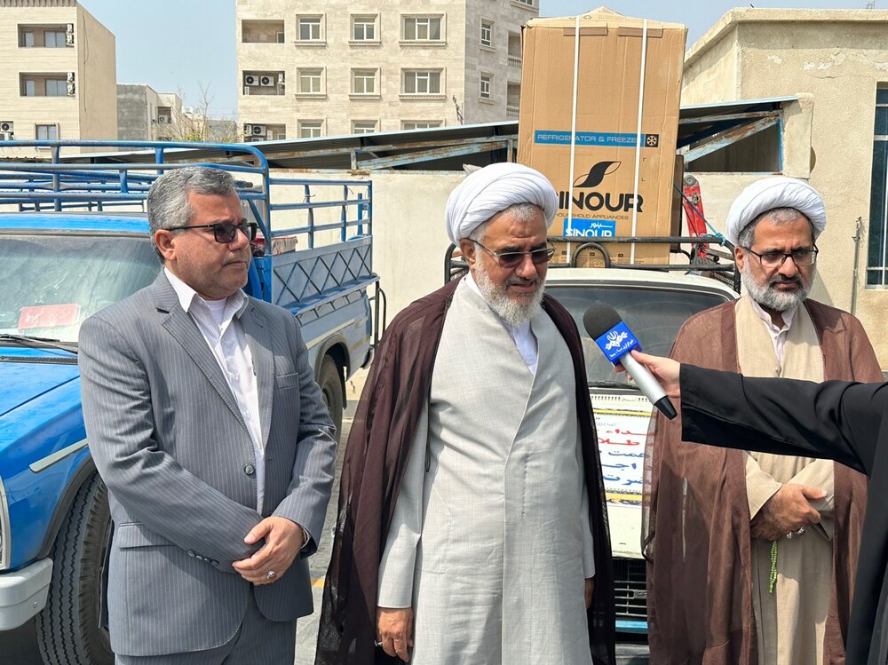 اهدا 14 سری جهیزیه به طلاب جوان هرمزگانی