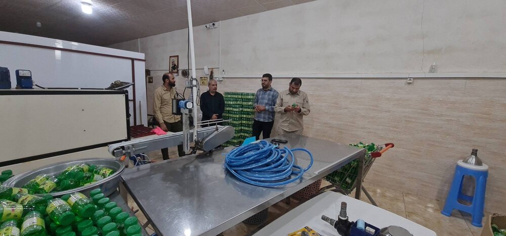 بازدید مدیرکل ستاد در استان از کارگاه تولیدی شربت گیاهی