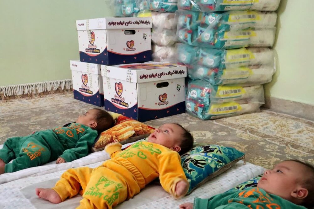 اهدای هدایای بنیاد ۱۵ خرداد به سهقلوها + تصویر