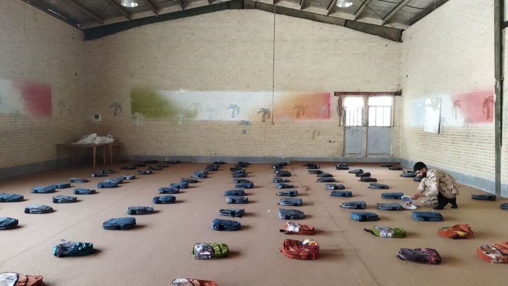 تهیه و توزیع 100 بسته لوازم التحریر برای دانش آموزان نیازمند سرایان