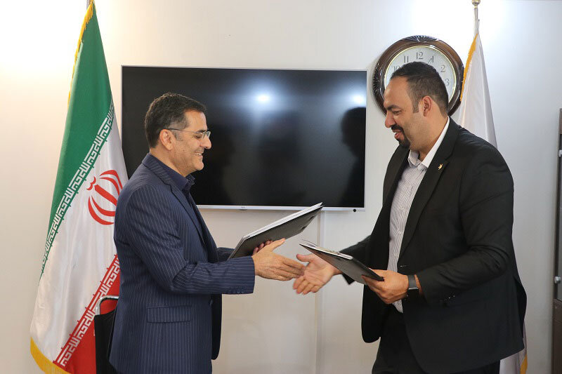 امضای قرارداد سرمایهگذاری هلدینگ دانش بنیان صنایع نانو تک آینده (صنتا) و شرکت رایمون سورین پمپ به منظور تولید پمپهای مگنتی