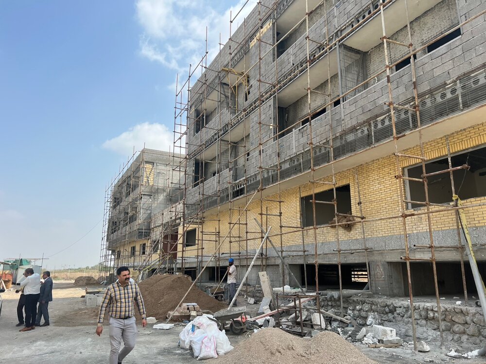 بررسی روند ساخت خوابگاه دانشجویان هرمزگان به همت بنیاد 15 خرداد